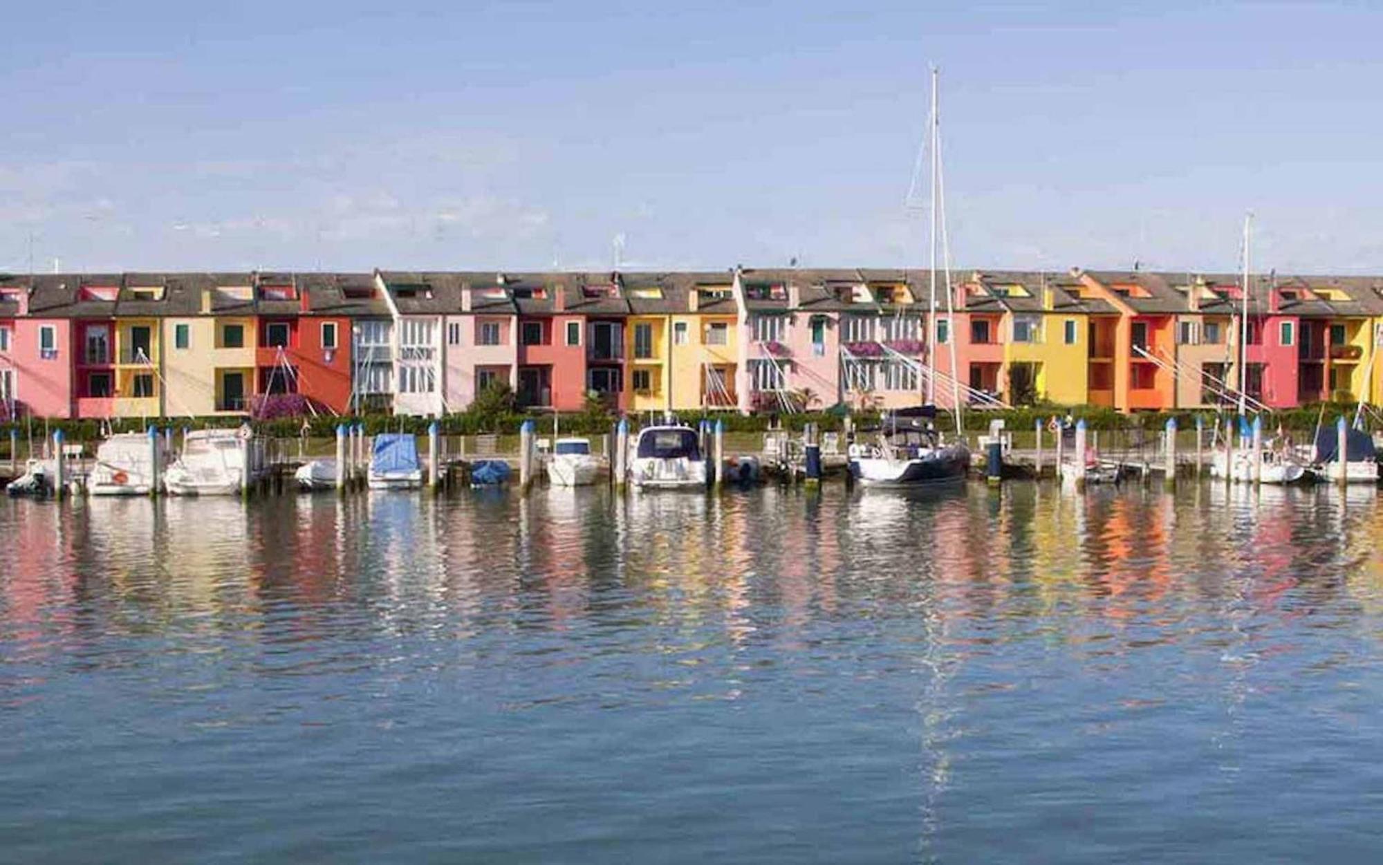 Bright Apartment With Pool Porto Santa Margherita Exterior foto