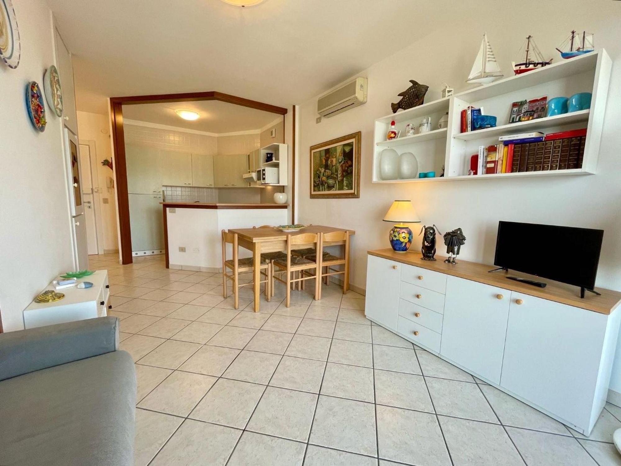 Bright Apartment With Pool Porto Santa Margherita Exterior foto